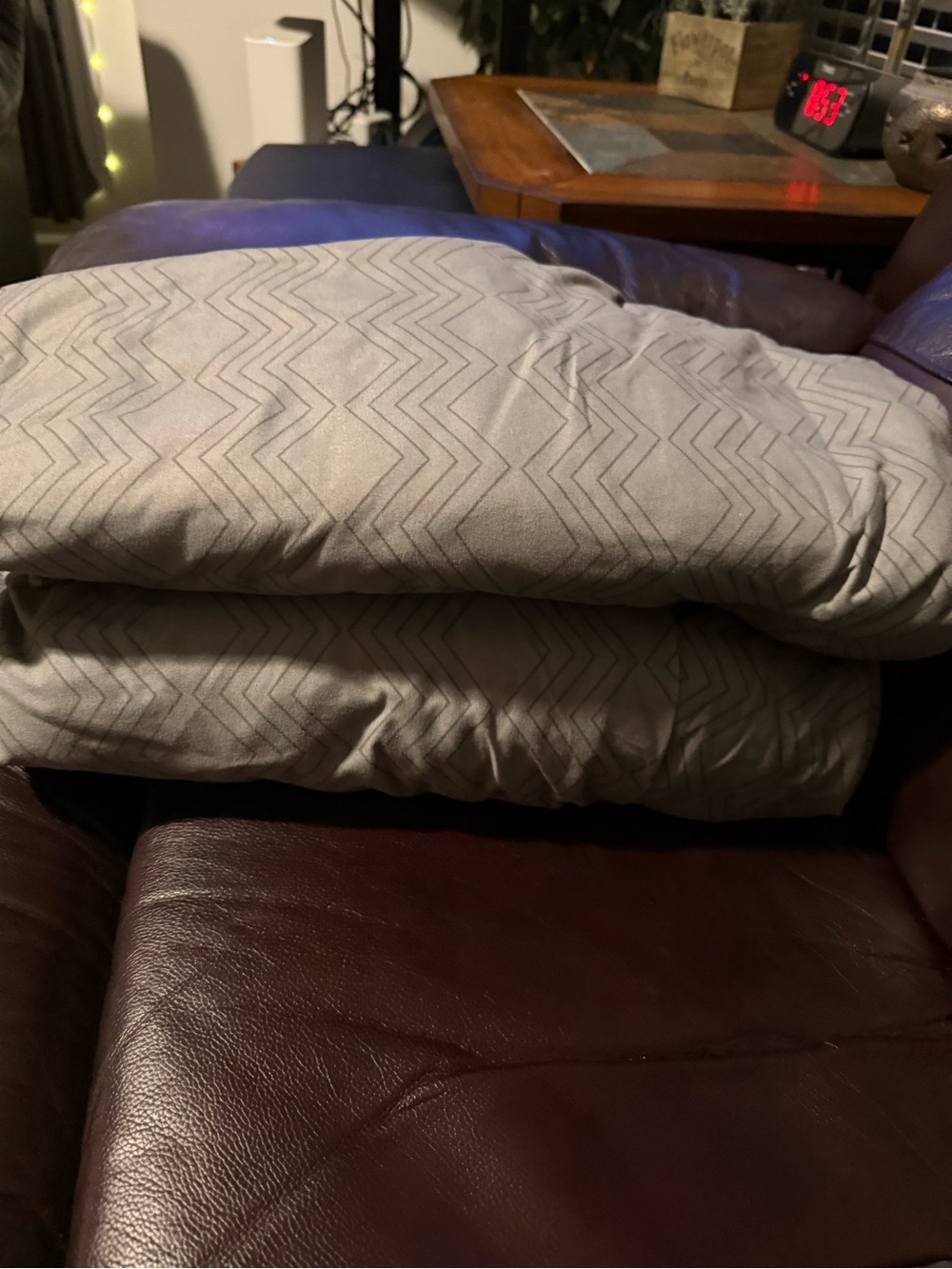 Soft Chevron Pattern Neutral King size sheet set - Gray
